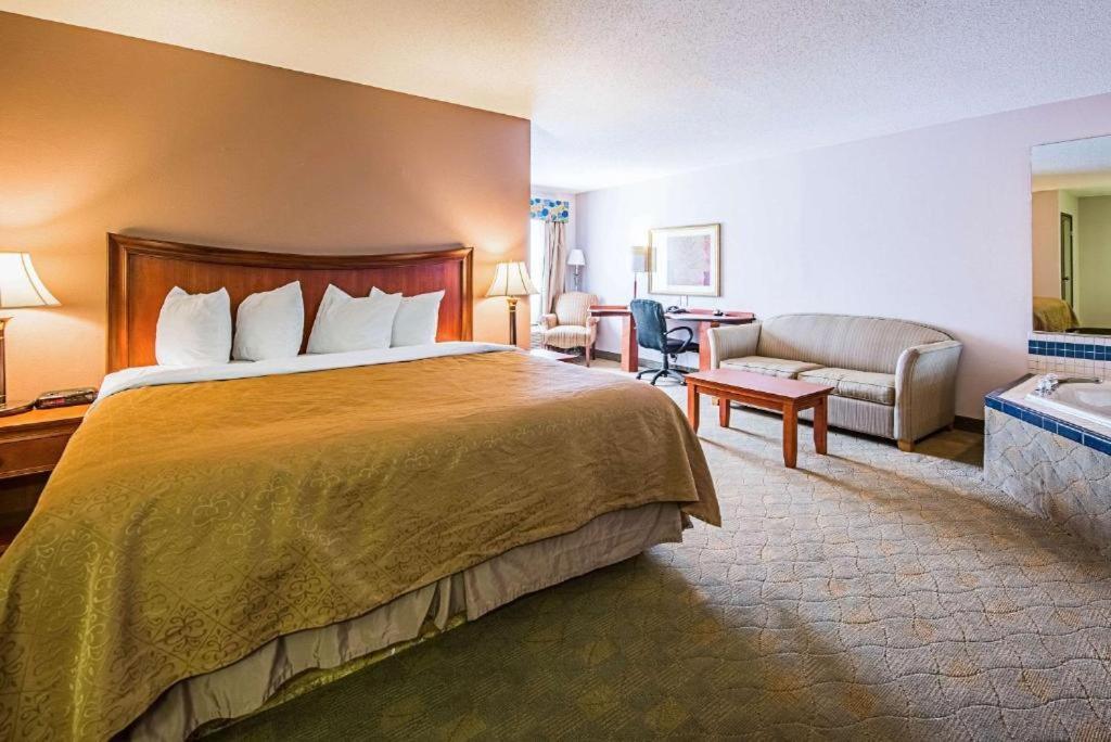 Royal Inn Suites Huntington ภายนอก รูปภาพ