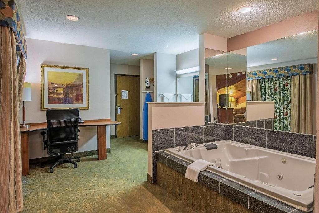Royal Inn Suites Huntington ภายนอก รูปภาพ