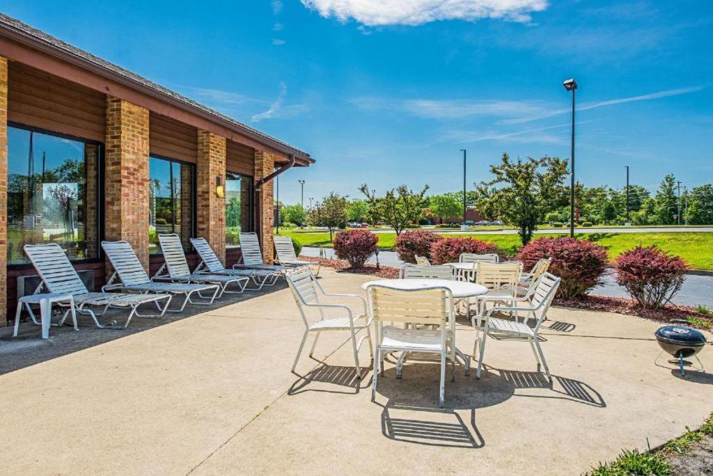 Royal Inn Suites Huntington ภายนอก รูปภาพ