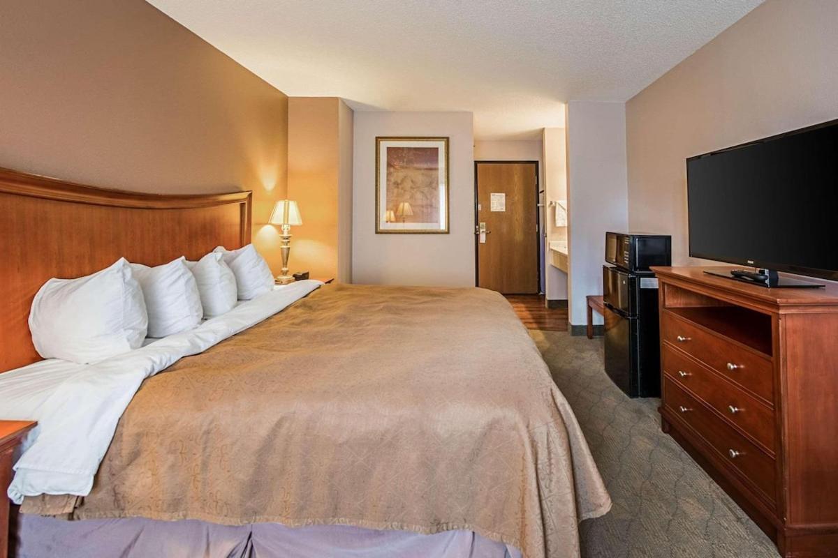 Royal Inn Suites Huntington ภายนอก รูปภาพ