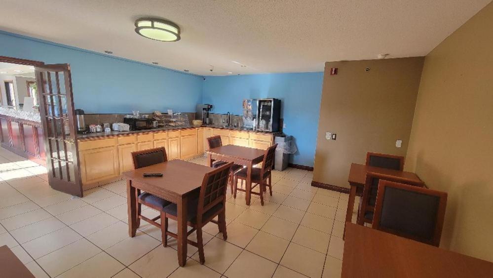 Royal Inn Suites Huntington ภายนอก รูปภาพ