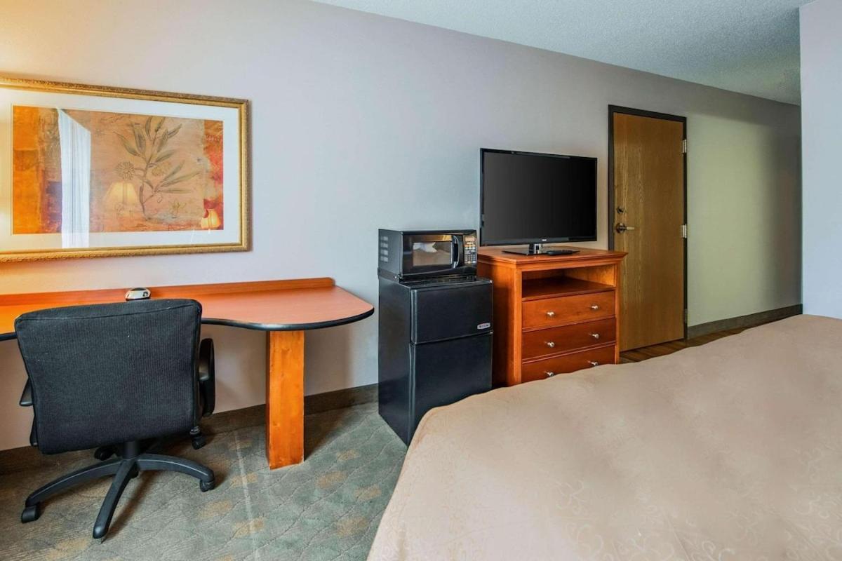 Royal Inn Suites Huntington ภายนอก รูปภาพ