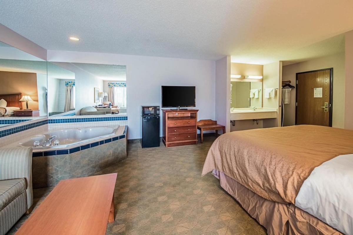 Royal Inn Suites Huntington ภายนอก รูปภาพ